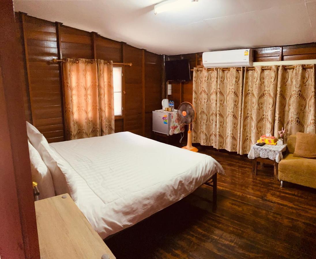 Banthai Guesthouse ペッチャブリー エクステリア 写真