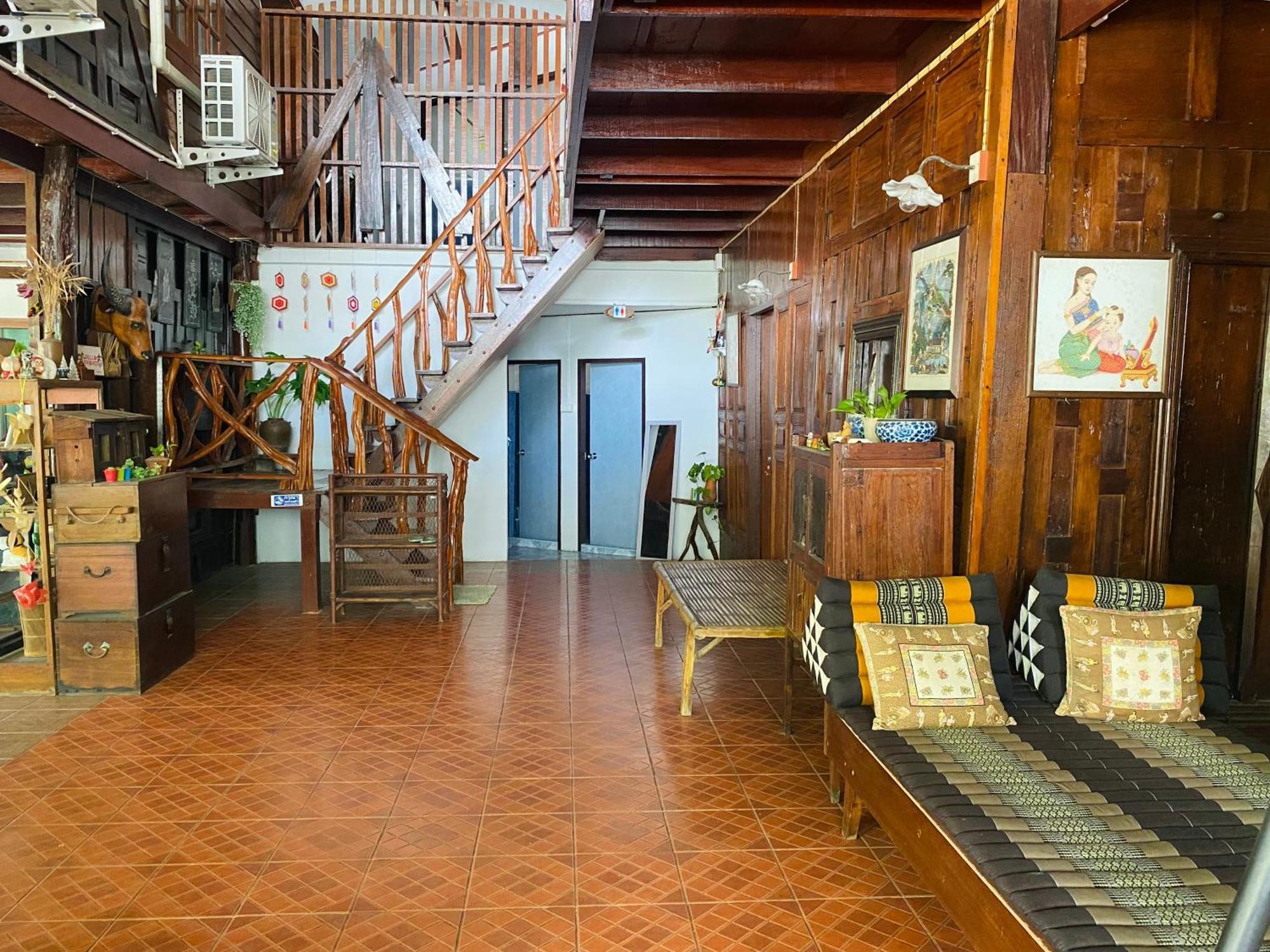 Banthai Guesthouse ペッチャブリー エクステリア 写真