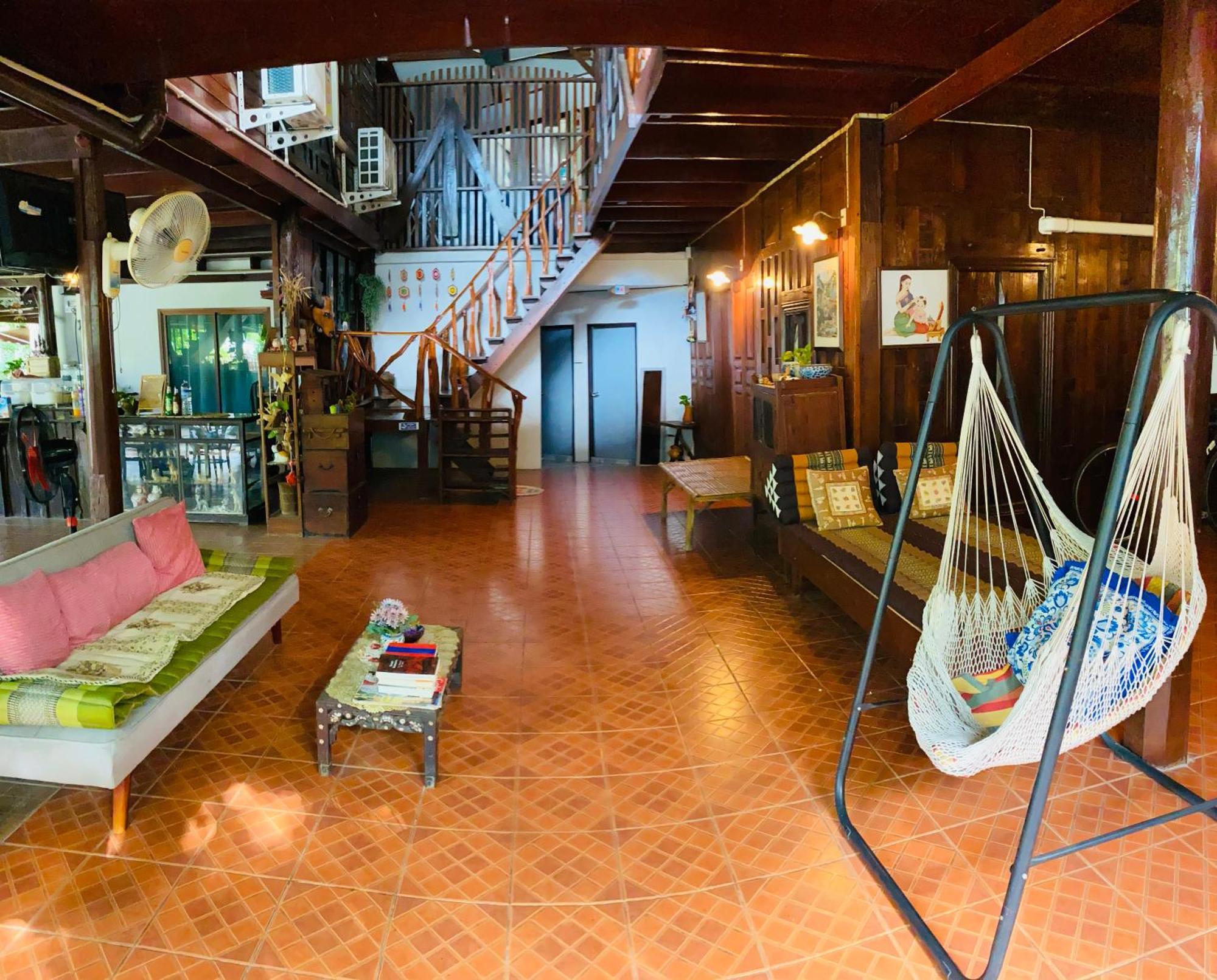 Banthai Guesthouse ペッチャブリー エクステリア 写真