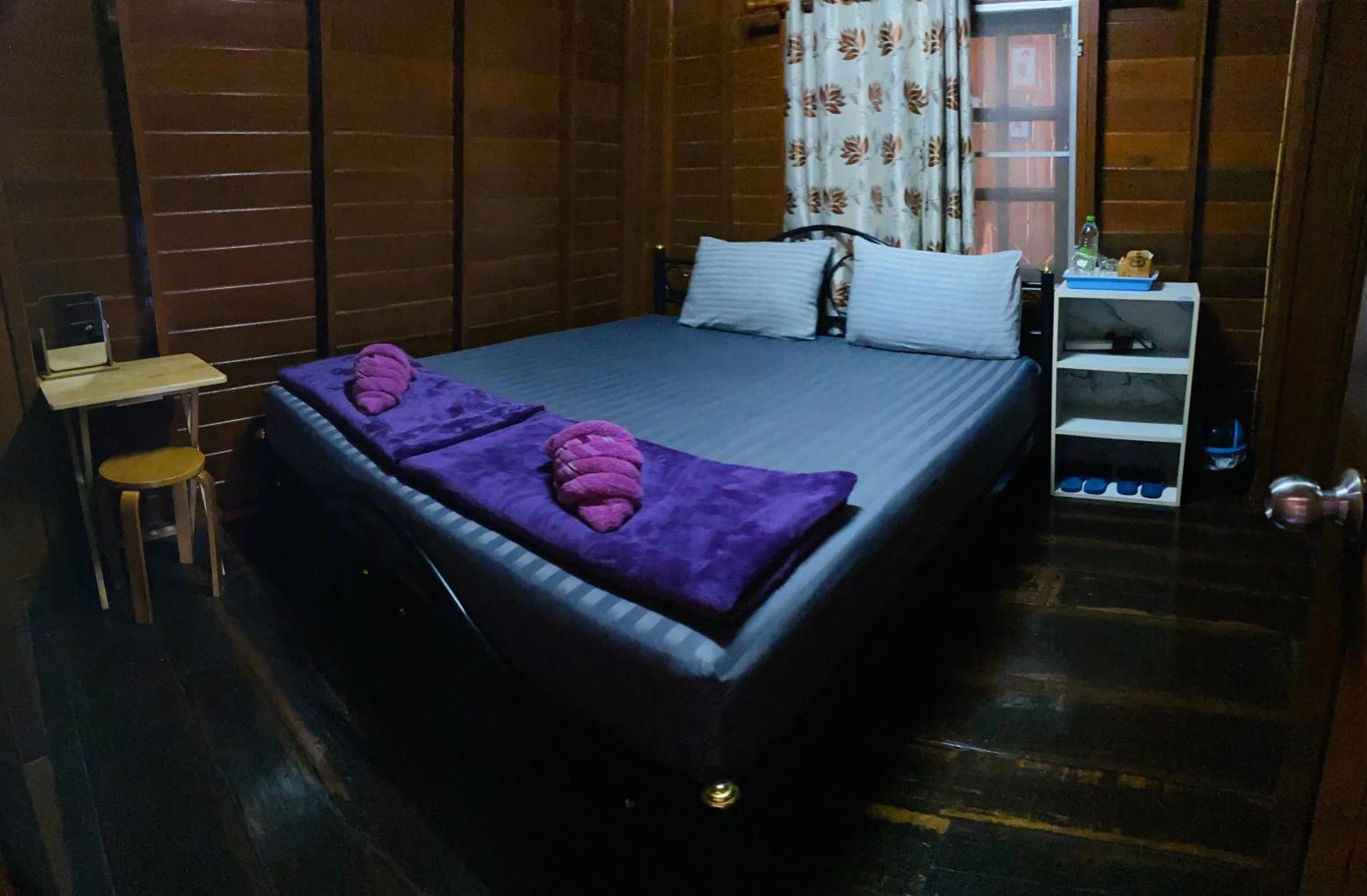 Banthai Guesthouse ペッチャブリー エクステリア 写真