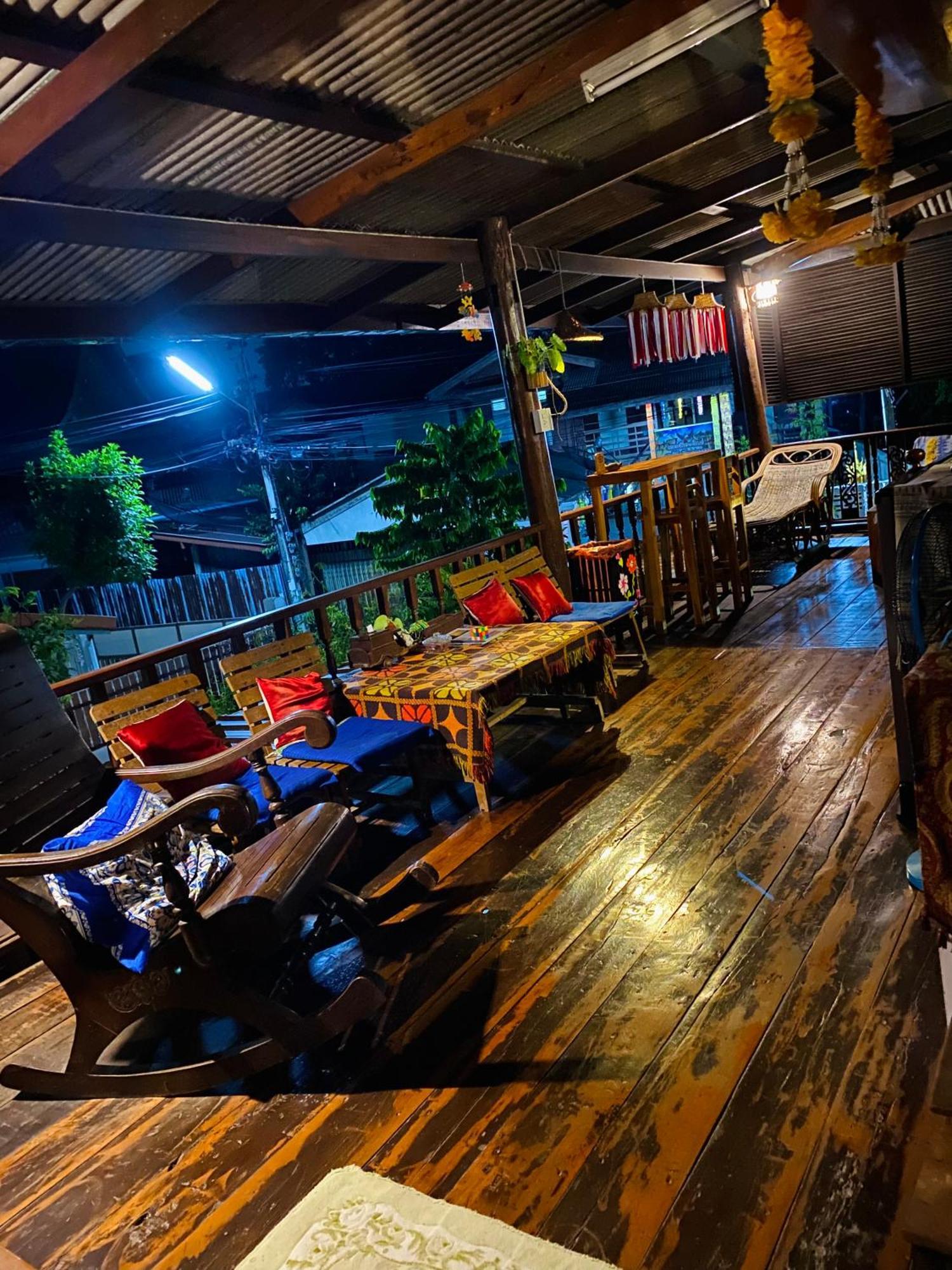Banthai Guesthouse ペッチャブリー エクステリア 写真