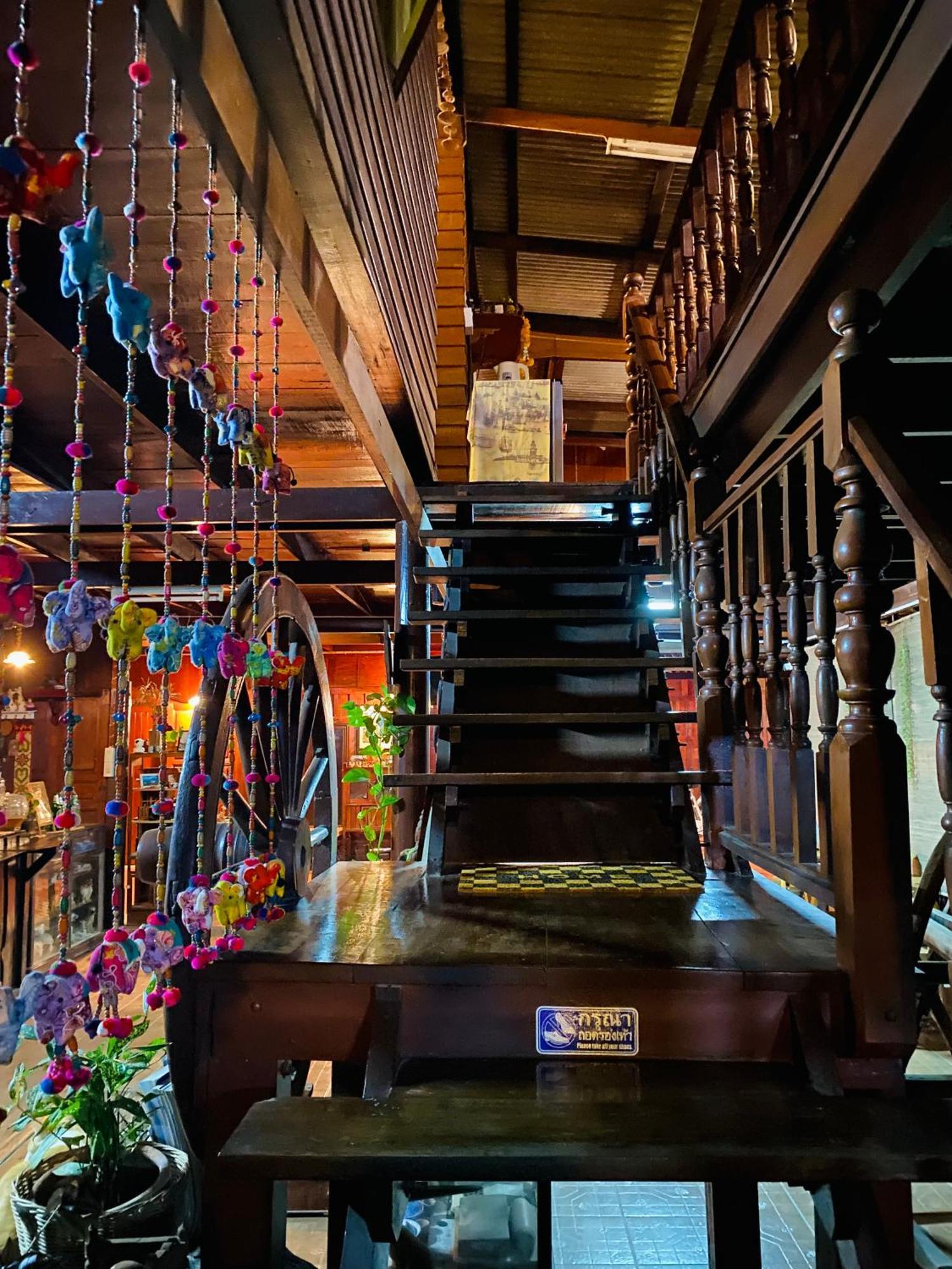 Banthai Guesthouse ペッチャブリー エクステリア 写真