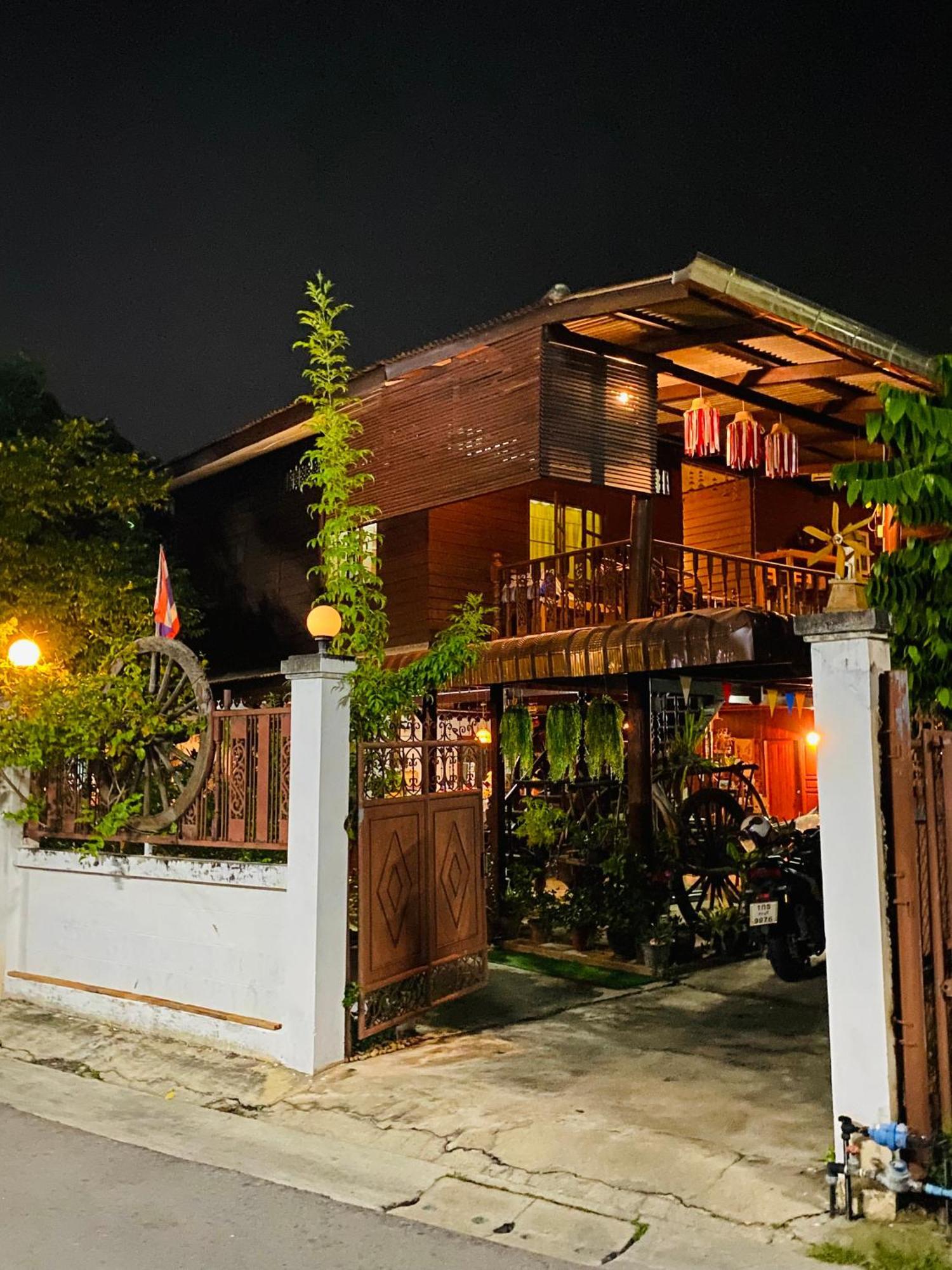 Banthai Guesthouse ペッチャブリー エクステリア 写真