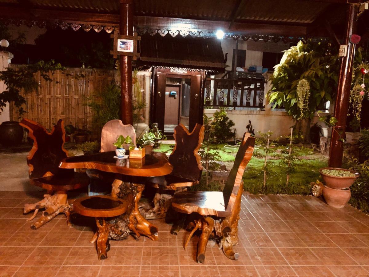 Banthai Guesthouse ペッチャブリー エクステリア 写真